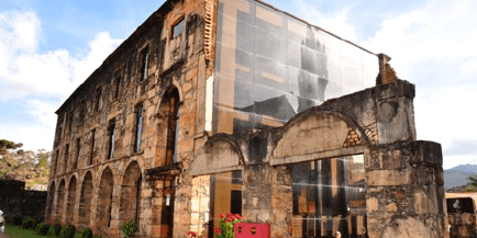 BIBLIOTECA DO SANTUÁRIO DO CARAÇA GUARDA PRECIOSIDADES