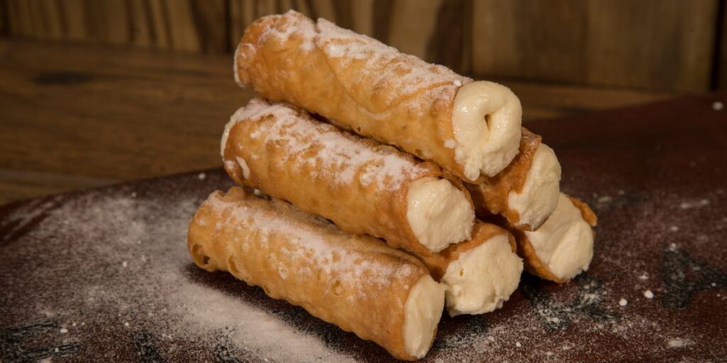 Conheça a história do cannoli, principal sobremesa do sul da Itália